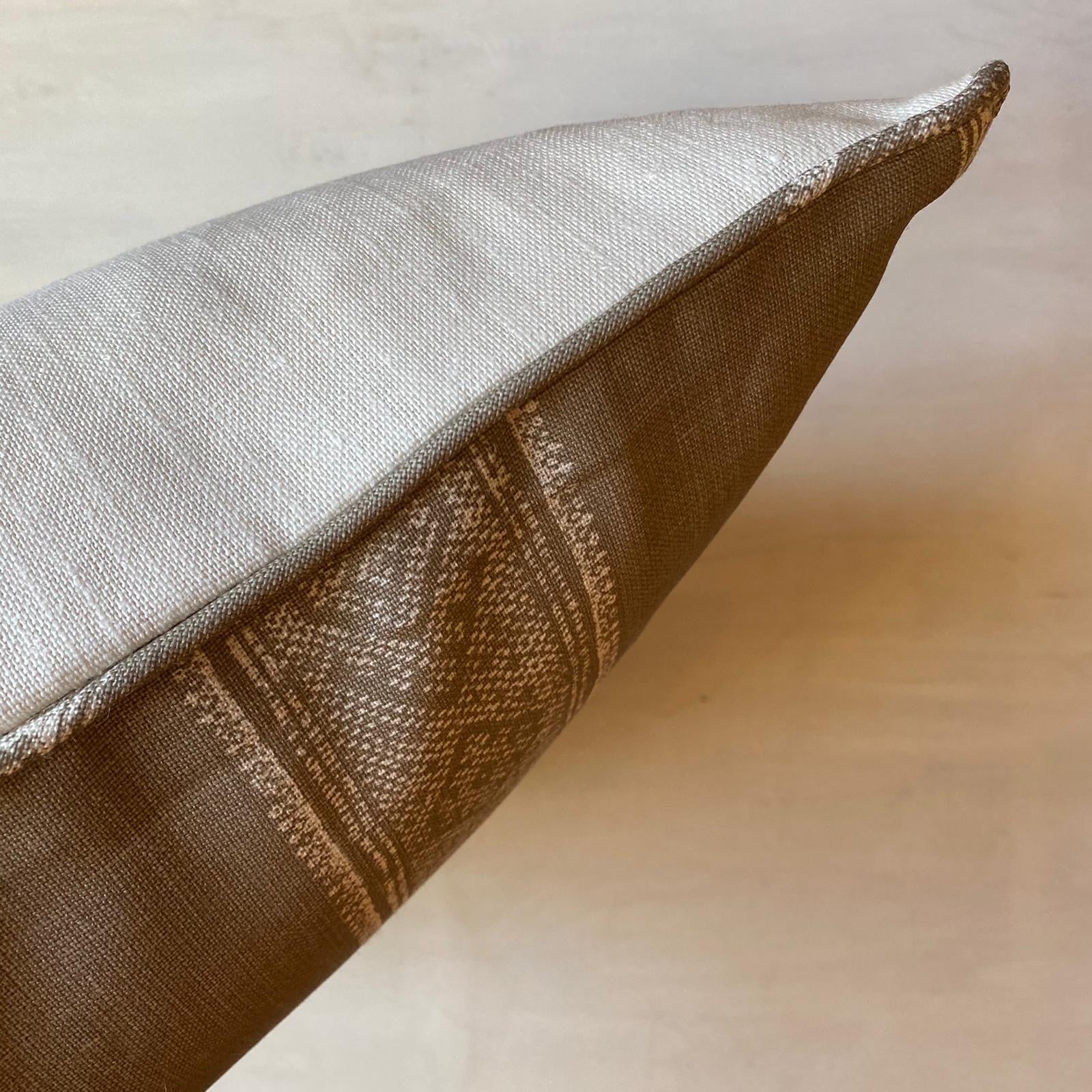 Lace Design Stripe Cushion