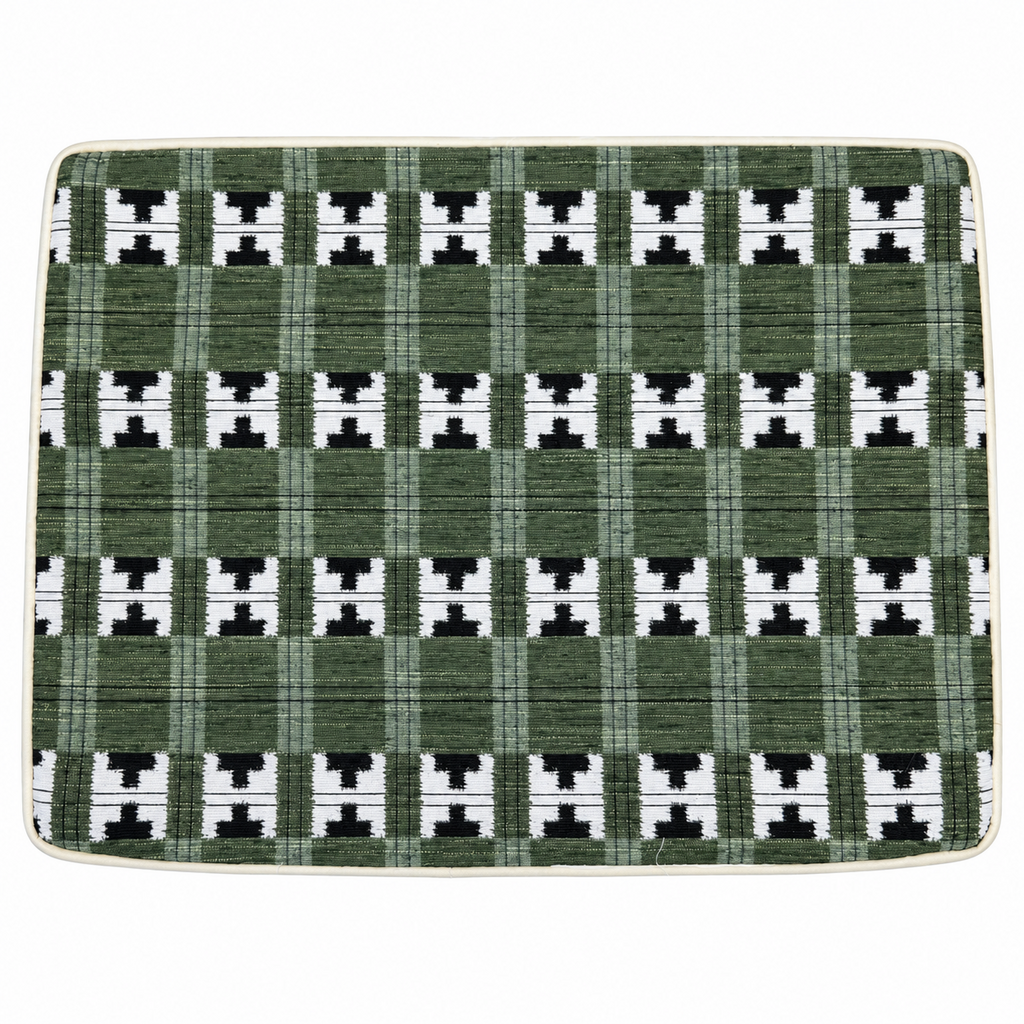 Gaston Y Daniela, Takara Cushion