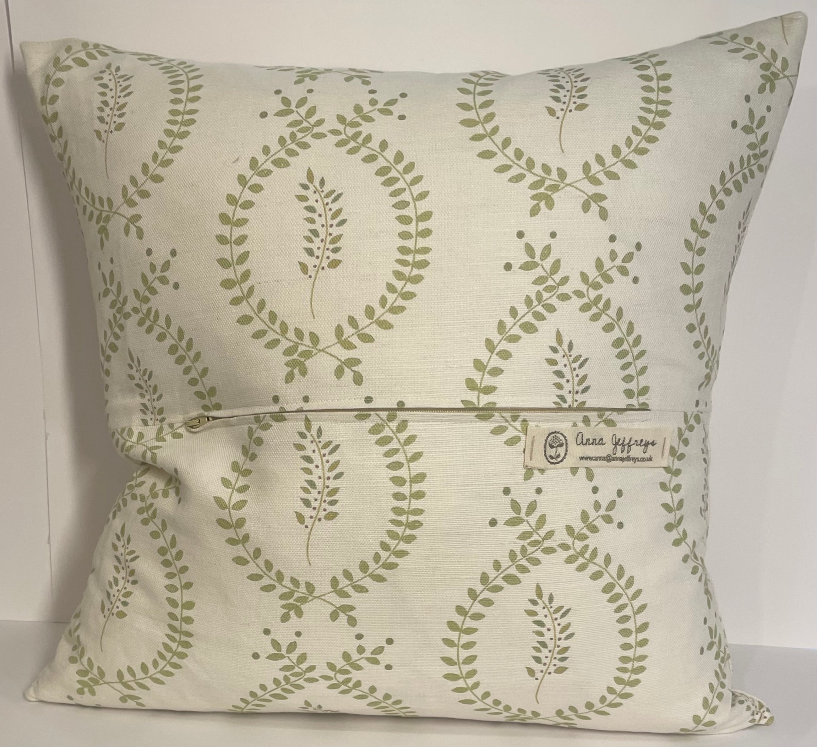 Anna Jeffreys, Laurel Cushion