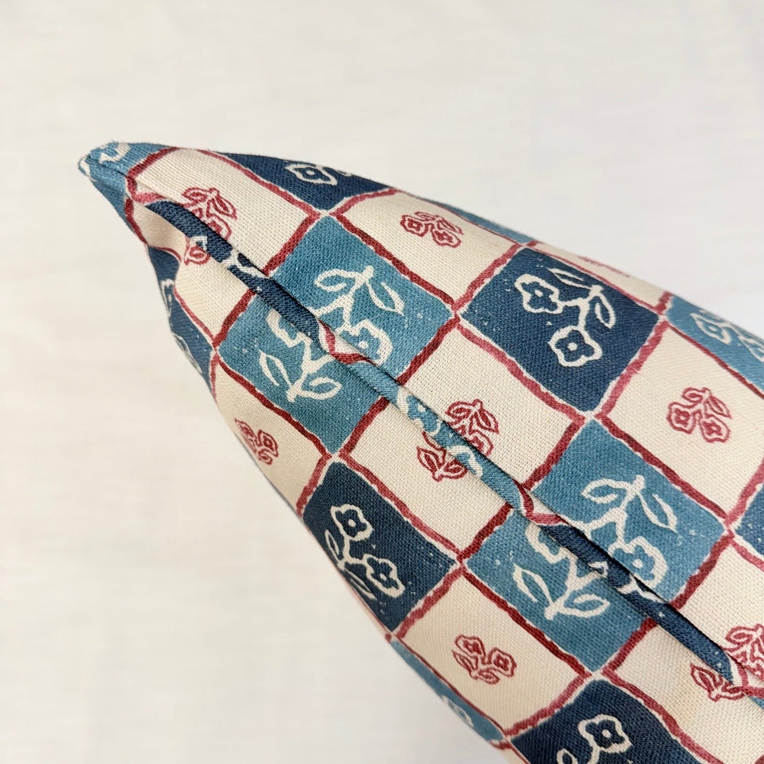 Pomily Prints Flower Box Cushion