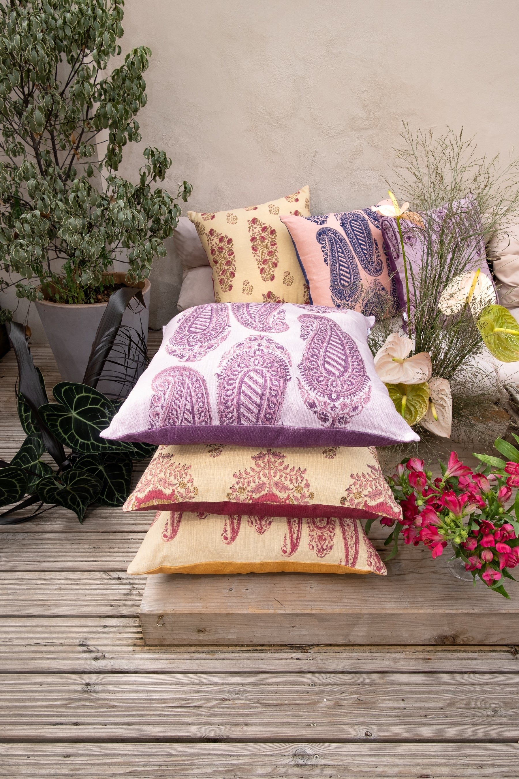 Mauve colour outlet cushions